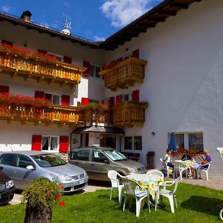 Garni Tyrolia Hotell Campitello di Fassa Eksteriør bilde
