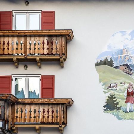 Garni Tyrolia Hotell Campitello di Fassa Rom bilde