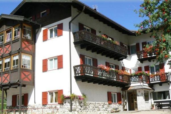Garni Tyrolia Hotell Campitello di Fassa Eksteriør bilde