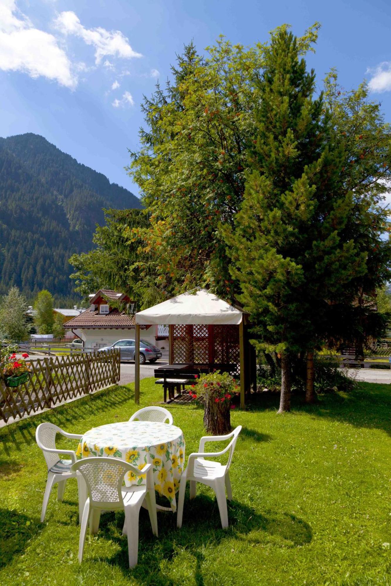 Garni Tyrolia Hotell Campitello di Fassa Eksteriør bilde