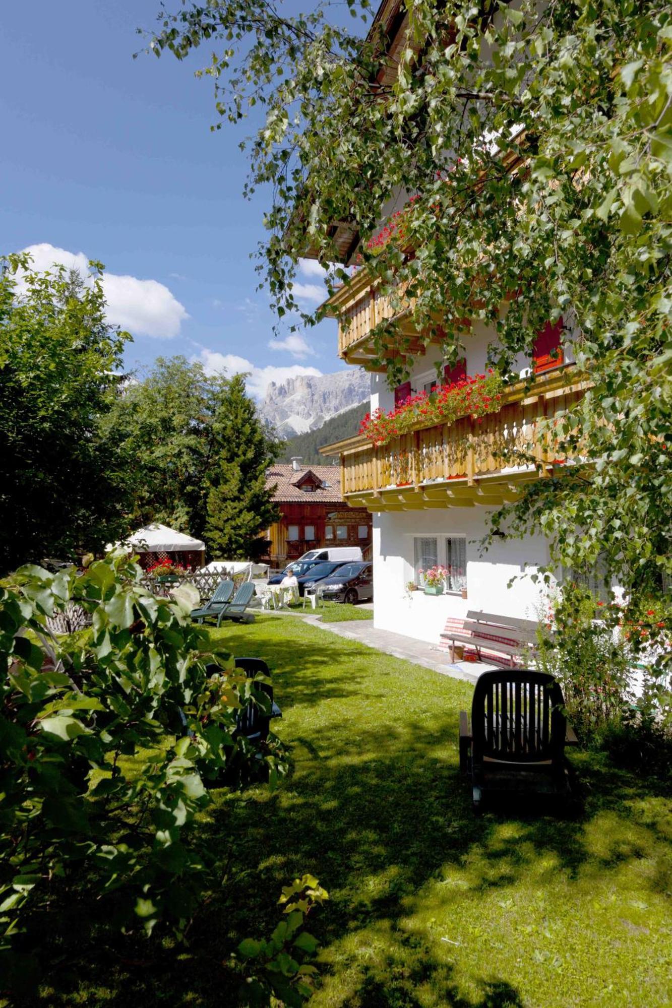 Garni Tyrolia Hotell Campitello di Fassa Eksteriør bilde
