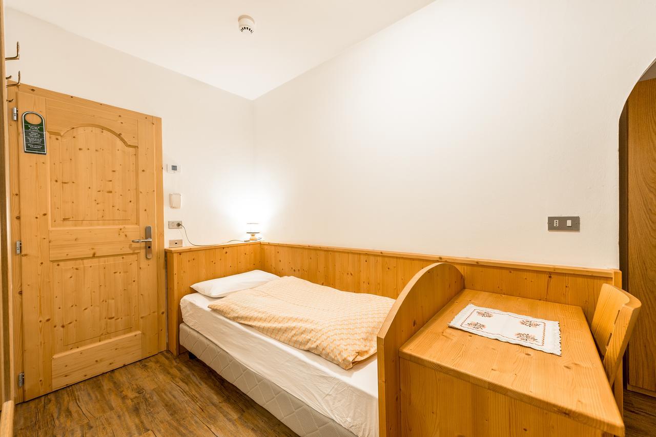 Garni Tyrolia Hotell Campitello di Fassa Eksteriør bilde