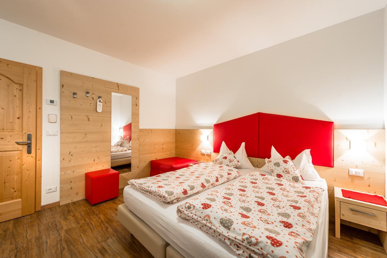 Garni Tyrolia Hotell Campitello di Fassa Eksteriør bilde