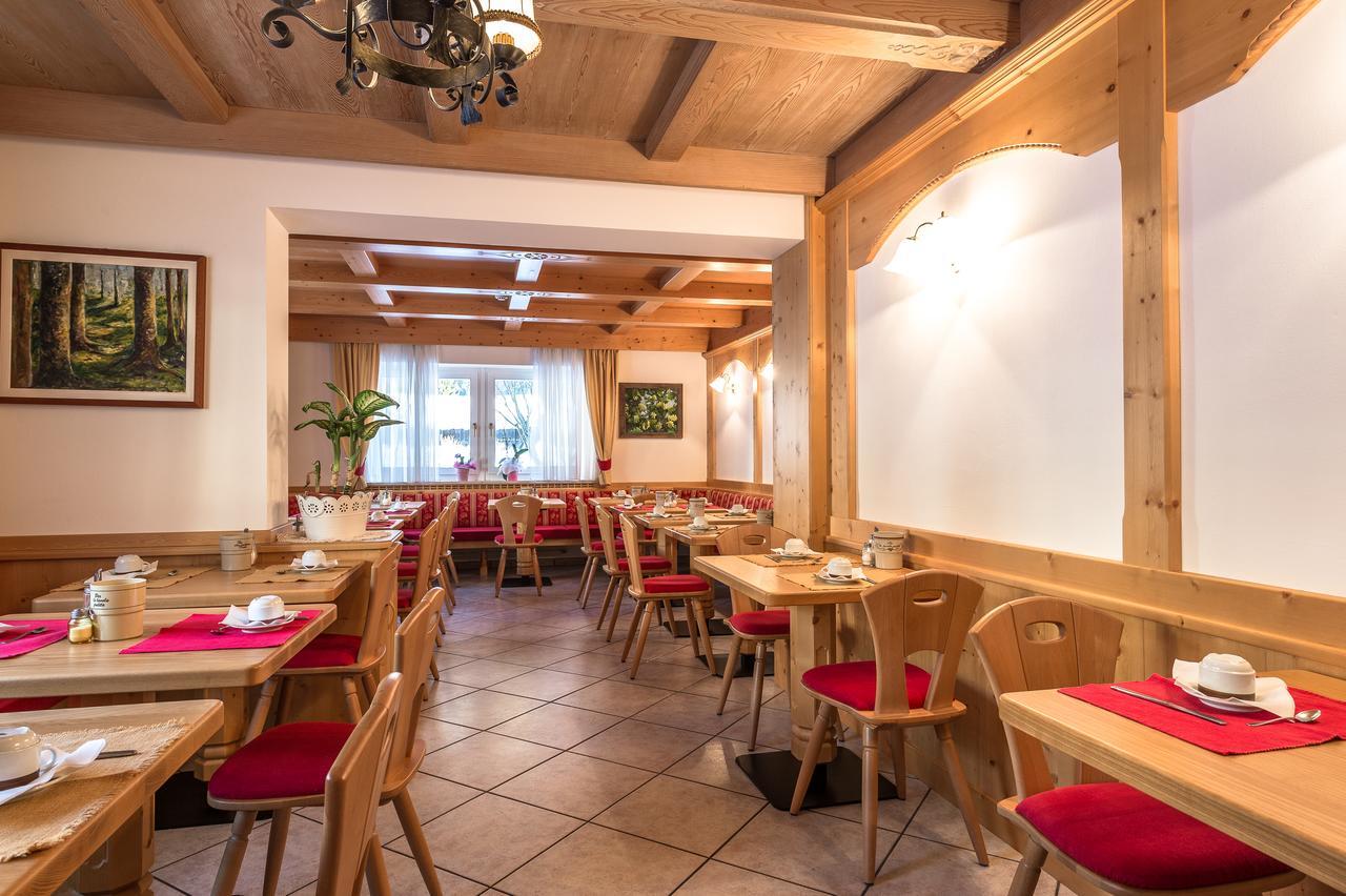 Garni Tyrolia Hotell Campitello di Fassa Eksteriør bilde