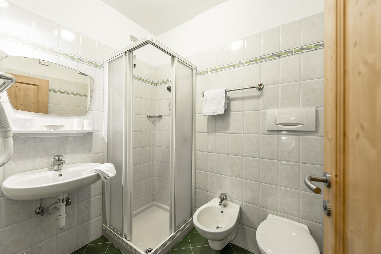Garni Tyrolia Hotell Campitello di Fassa Eksteriør bilde