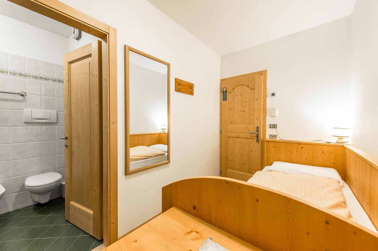 Garni Tyrolia Hotell Campitello di Fassa Eksteriør bilde