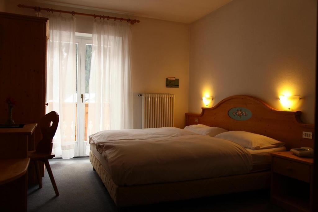 Garni Tyrolia Hotell Campitello di Fassa Rom bilde