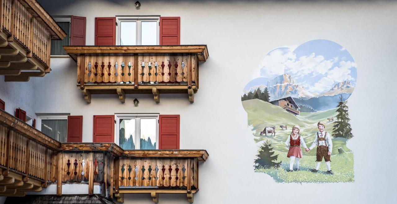 Garni Tyrolia Hotell Campitello di Fassa Rom bilde